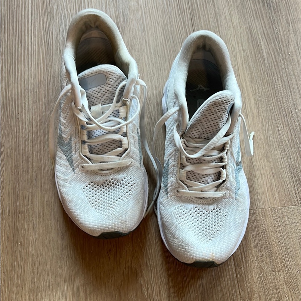 Mizuno White Athletic Running Shoes Lightweight Breathable